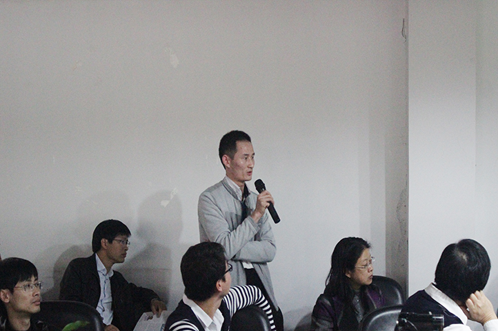 觀眾與演講嘉賓展開了激烈的討論。