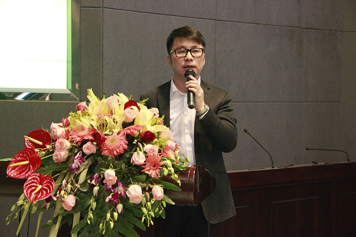 京微雅格副總裁王海力先生在可穿戴論壇上演講。