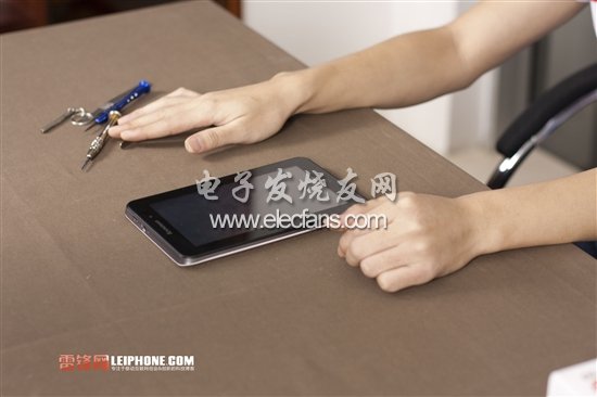 第一步當(dāng)然是要先瞟一眼了，因?yàn)榻酉聛?lái)拆成啥樣，還不知道呢。