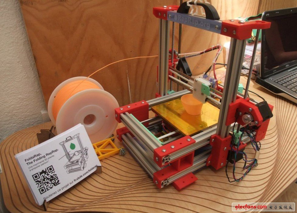 國外80后牛人打造創(chuàng)意便攜式3D打印機（圖文）