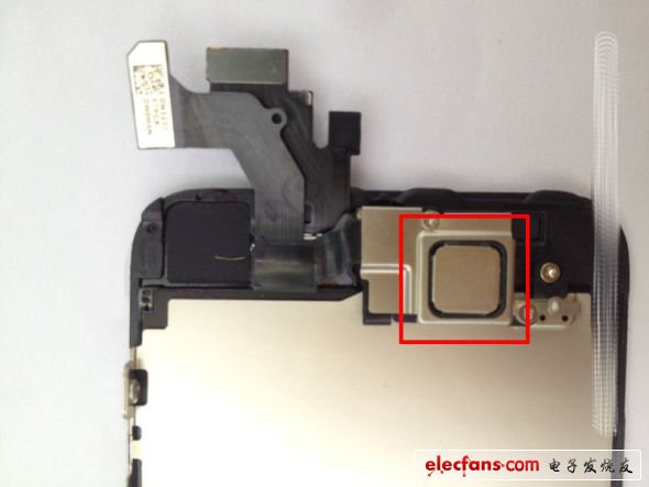 照片顯示，iPhone 5有可能集成了近場(chǎng)通信(NFC)芯片。