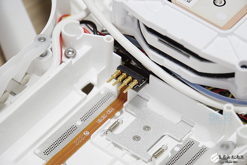 小米無人機(jī)對(duì)比精靈3s拆解 大疆“門徒”表現(xiàn)如何？