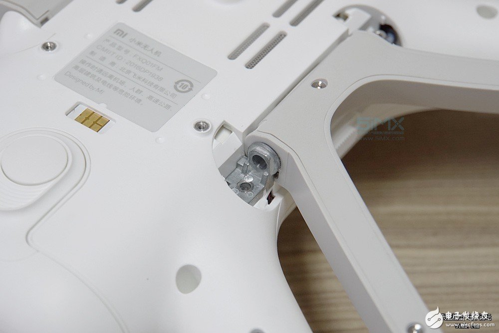 小米無人機(jī)對(duì)比精靈3s拆解 大疆“門徒”表現(xiàn)如何？