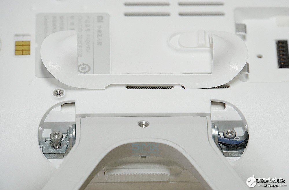 小米無人機(jī)對(duì)比精靈3s拆解 大疆“門徒”表現(xiàn)如何？