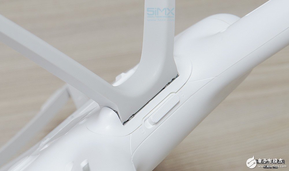 小米無人機(jī)對(duì)比精靈3s拆解 大疆“門徒”表現(xiàn)如何？