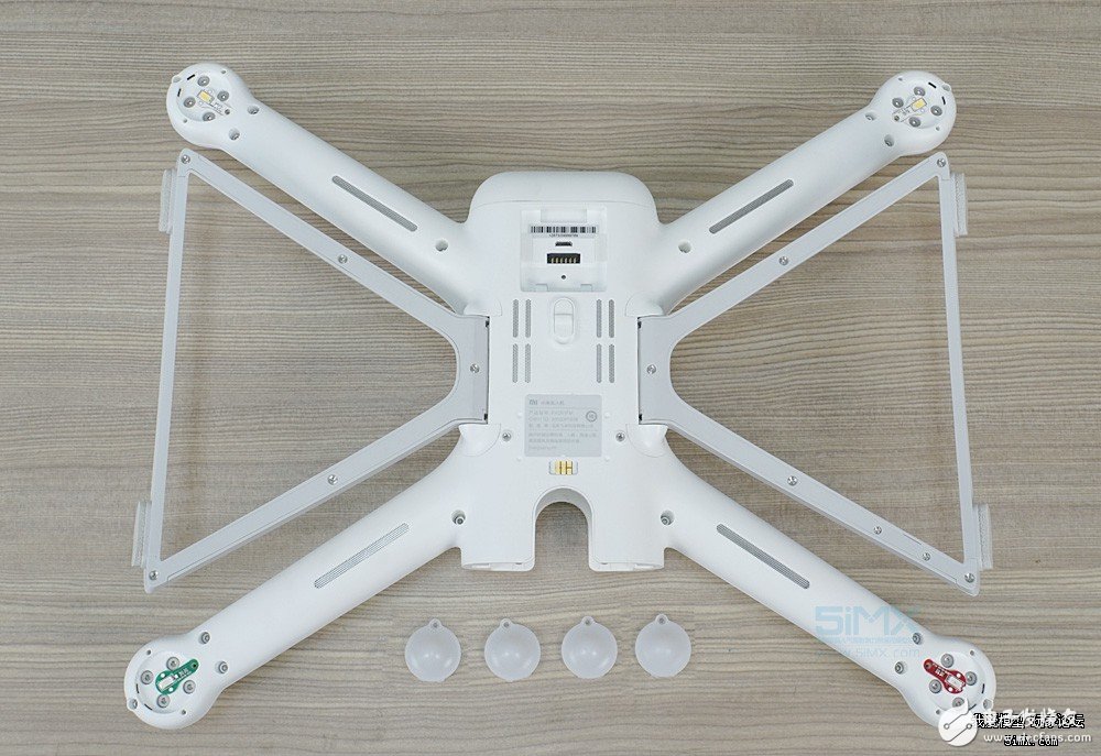 小米無人機(jī)對(duì)比精靈3s拆解 大疆“門徒”表現(xiàn)如何？