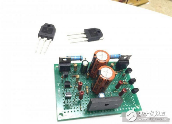 　　最近閑著沒事，本著功放發(fā)燒友的動力制作一臺迷你功放。雖說迷你，但其實并不小巧，5口交換機也不大，再加上交換機也是壞的就干脆利用上了！功放還是采用了雙差分電路。本人從事電子行業(yè)的這些年發(fā)現(xiàn)，很多家庭影院或者大型娛樂會所用的功放幾乎都是這種電路，也許是因為這種電路工作穩(wěn)定。放大失真低的原因。。。我從網(wǎng)上找到的電路，記得之前我也用這個圖紙做過，后來怎么解決的忘了！