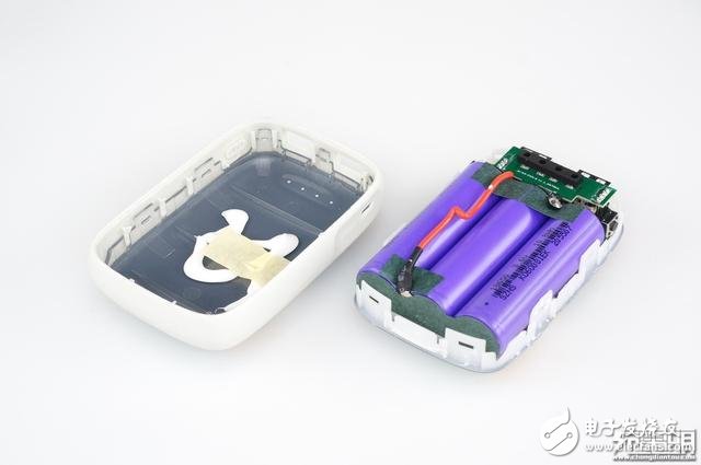 犬年呆萌來襲，摩米士秋田犬MOMAX IP61 9000mAh移動(dòng)電源開箱拆解