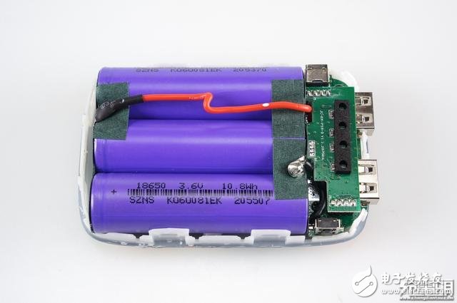 犬年呆萌來襲，摩米士秋田犬MOMAX IP61 9000mAh移動(dòng)電源開箱拆解