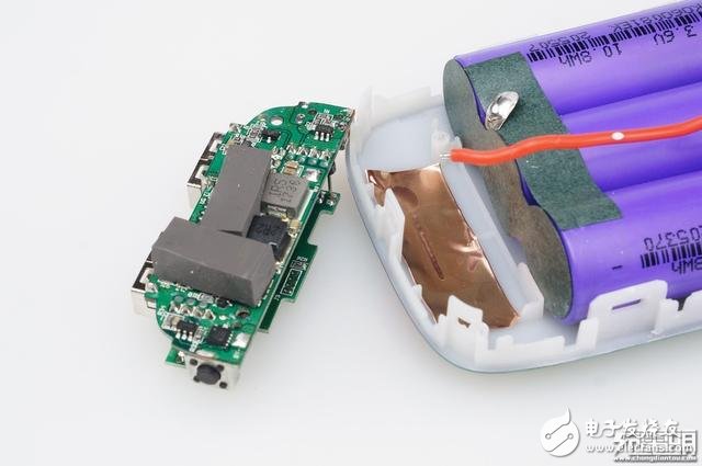 犬年呆萌來襲，摩米士秋田犬MOMAX IP61 9000mAh移動(dòng)電源開箱拆解
