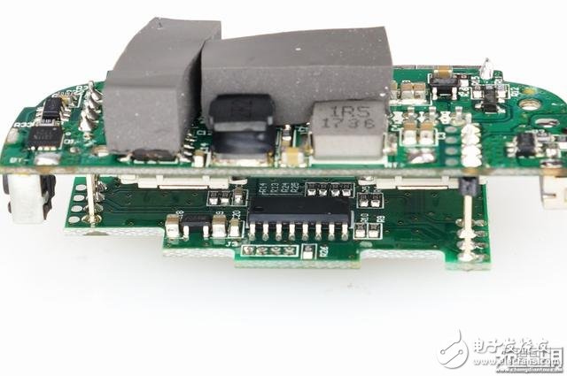 犬年呆萌來襲，摩米士秋田犬MOMAX IP61 9000mAh移動(dòng)電源開箱拆解