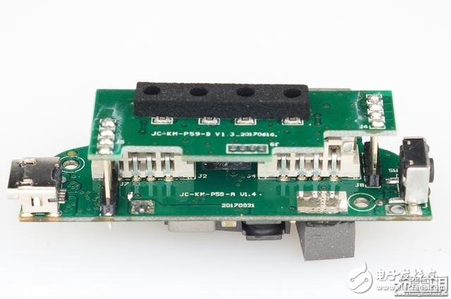 犬年呆萌來襲，摩米士秋田犬MOMAX IP61 9000mAh移動(dòng)電源開箱拆解