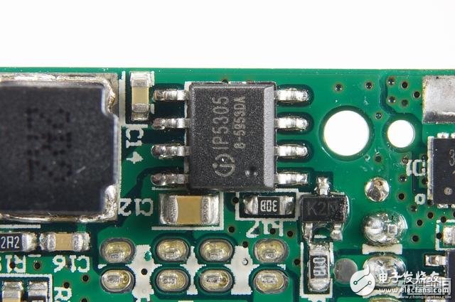 犬年呆萌來襲，摩米士秋田犬MOMAX IP61 9000mAh移動(dòng)電源開箱拆解