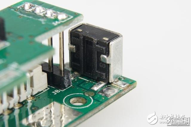 犬年呆萌來襲，摩米士秋田犬MOMAX IP61 9000mAh移動(dòng)電源開箱拆解