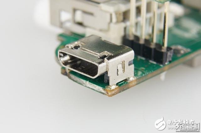 犬年呆萌來襲，摩米士秋田犬MOMAX IP61 9000mAh移動(dòng)電源開箱拆解