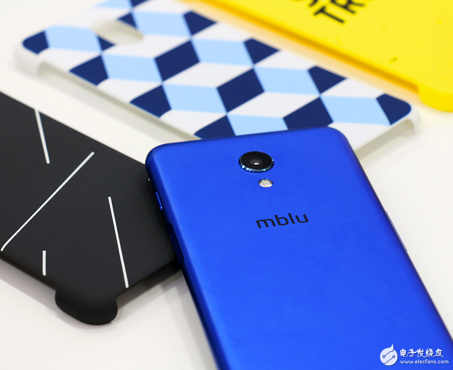 內(nèi)部鋁鎂合金框架 聯(lián)想手機(jī)X2拆解