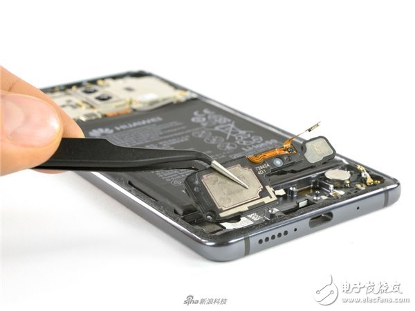 iFixit拆解華為Mate 10 Pro：國(guó)產(chǎn)旗艦內(nèi)涵豐富