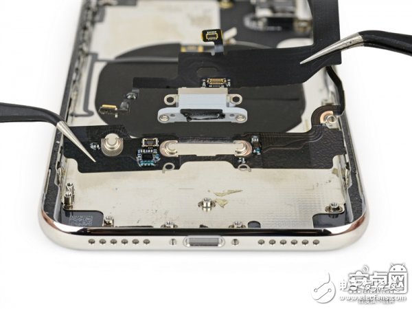 iPhone X最專業(yè)深度拆解！驚現(xiàn)神秘芯片