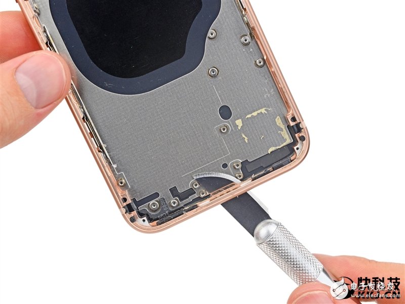 iPhone 8完全拆解：罕見2GB內存造就奇跡！