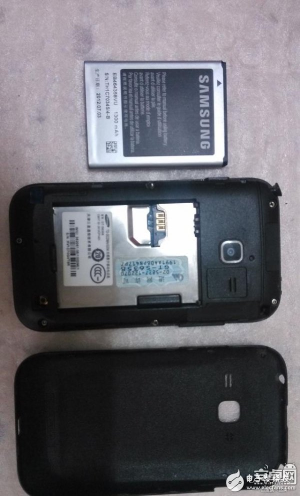 三星S6358手機(jī)拆機(jī)圖解