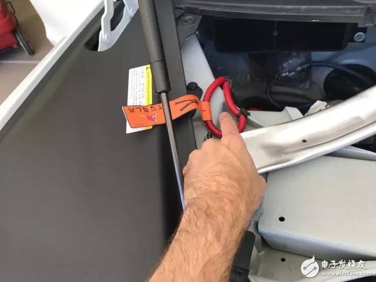 特斯拉Autopilot2.0計(jì)算單元全拆解，英偉達(dá)PX 2到底長(zhǎng)什么樣？