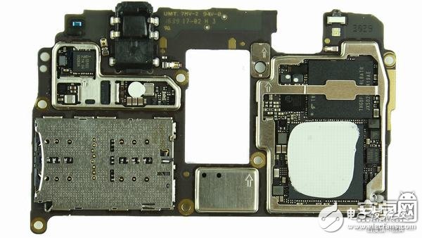 [圖]華為Mate 9拆解：做工整齊、用料扎實