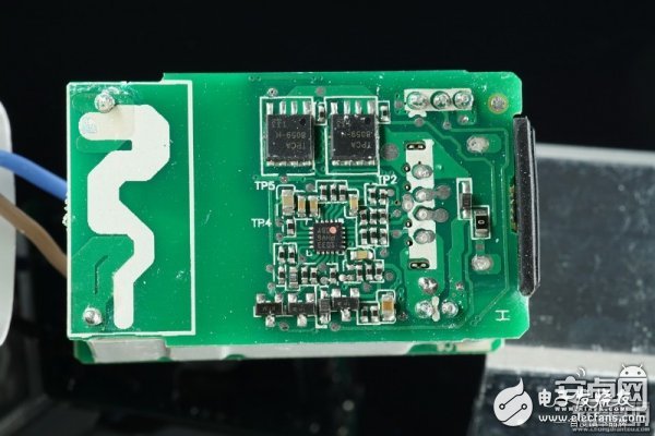 誰是李鬼？真假OPPO VOOC閃充充電器對比拆解