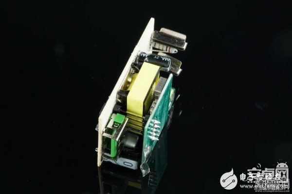 誰是李鬼？真假OPPO VOOC閃充充電器對比拆解